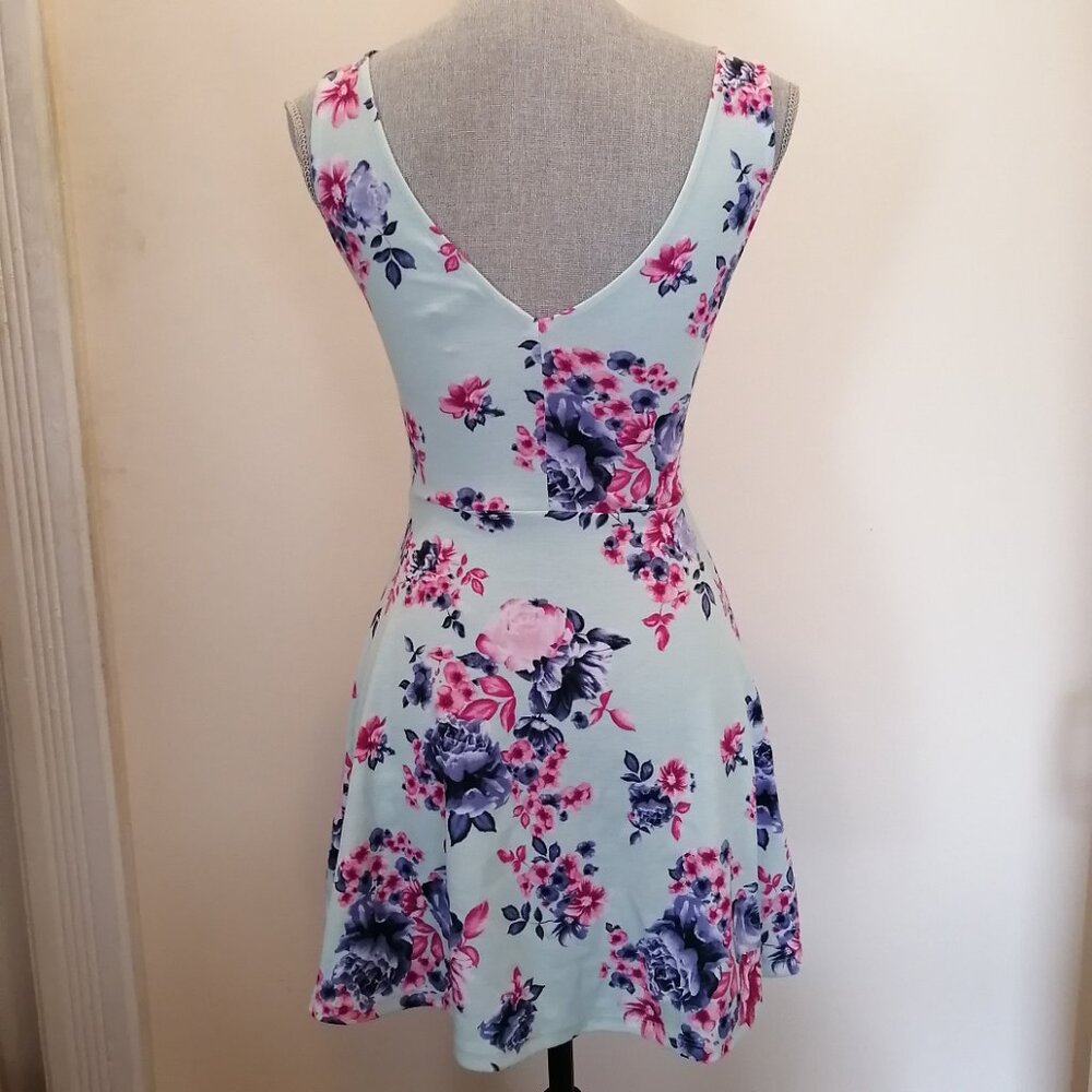 NWOT-- H&M Floral Skater Dress - Picture 2 of 4
